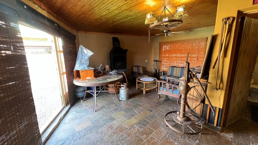 4 Bedroom Property for Sale in Langenhovenpark Free State